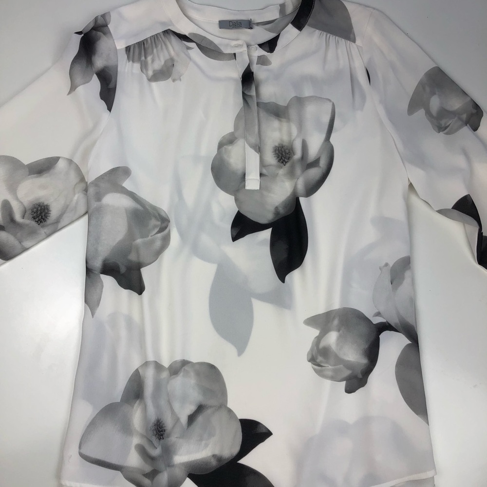 New! Dalia Floral Blouse - NWOT